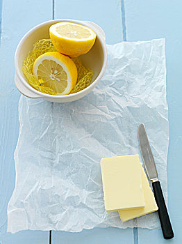 黄油,防油纸,碗,半块柠檬