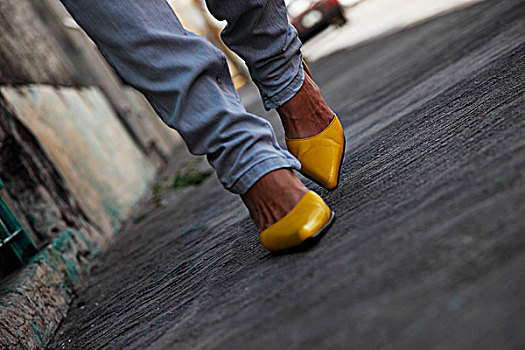女人,穿,黄色,鞋,道路