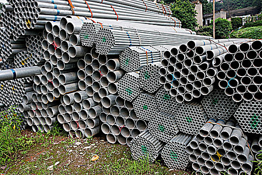 重庆李家沱大件货场堆放的钢管