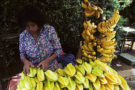 亚洲,印度尼西亚,苏门答腊岛,女人,销售,阳桃,香蕉