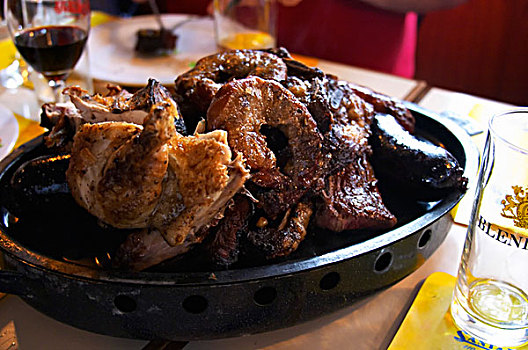 乌拉圭,烧烤,猪肉,牛肉,香肠,杂碎,血肠,餐馆,水边,蒙得维的亚