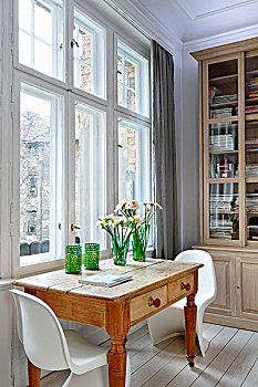 木桌子,抽屉,白色,椅子,正面,书架,传统,时期,室内