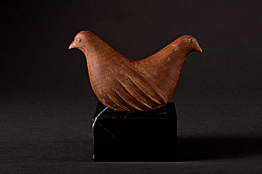 雕塑,两只鸟,黑色背景,背景