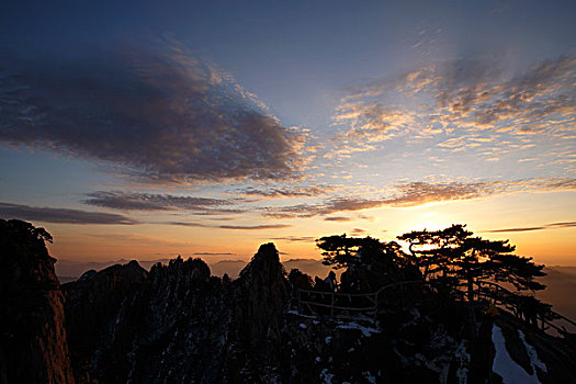 黄山始信峰日出