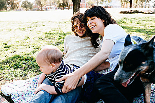 情侣,婴儿,野餐毯,公园