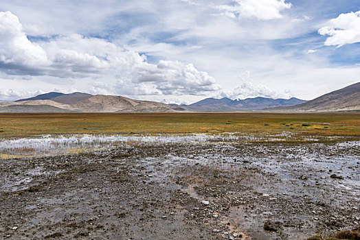 西藏日喀则佩枯措湖畔