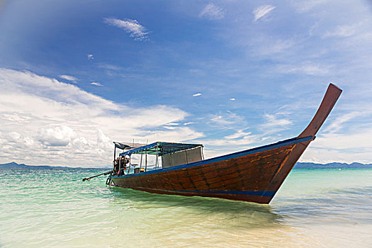 长尾船,热带沙滩