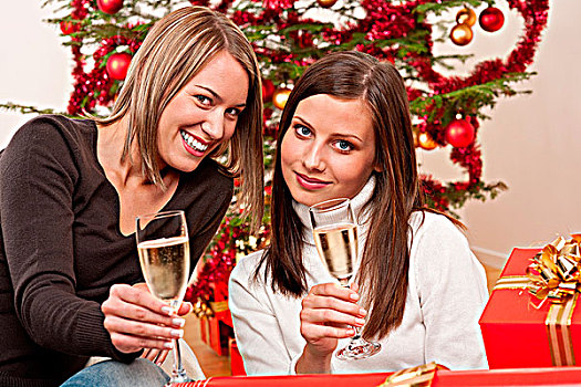 两个,女青年,香槟,圣诞树,礼物