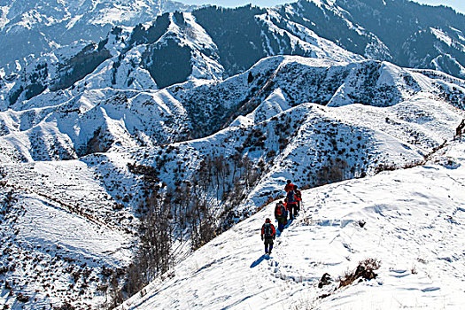 徒步天山雪山