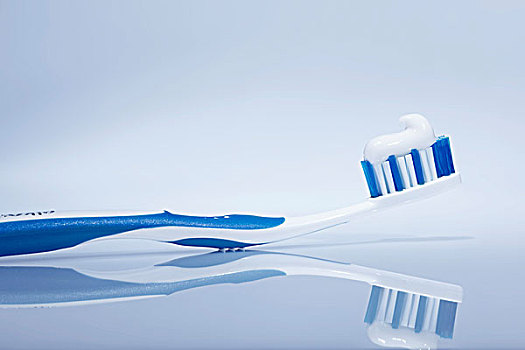 蓝色,白色,牙刷,牙膏