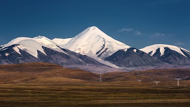 青藏线可可西里的雪山,湖泊风光