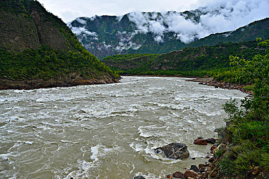 雅鲁藏布大峡谷风景