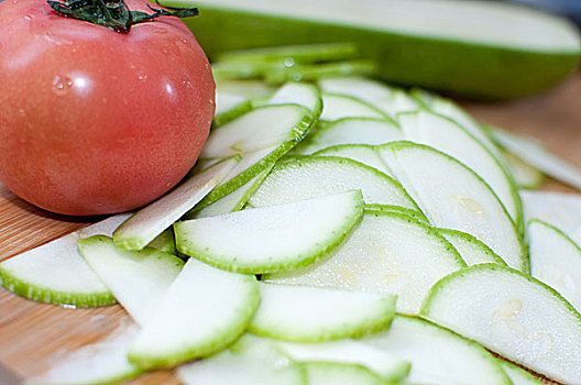 西葫芦和西红柿泡椒炒西葫芦丝西葫芦肉末豆腐西葫芦香菇炒西葫芦南瓜