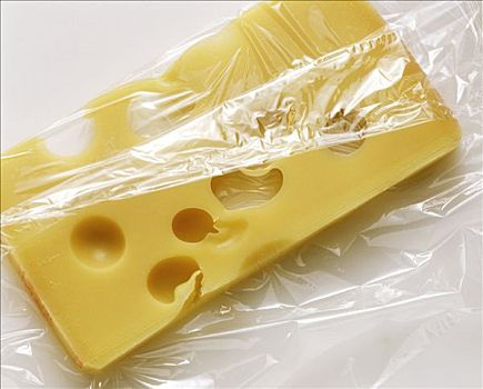 块,瑞士干酪,一半,透明薄膜