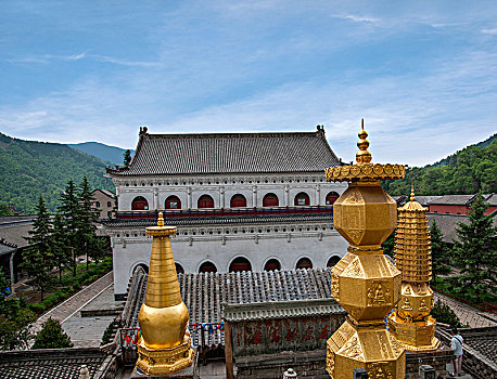 山西忻州市五臺山顯通寺銅殿,諸佛塔