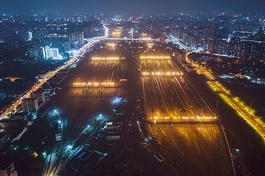 航拍河南郑州北站铁路编组站编组场货物列车夜景