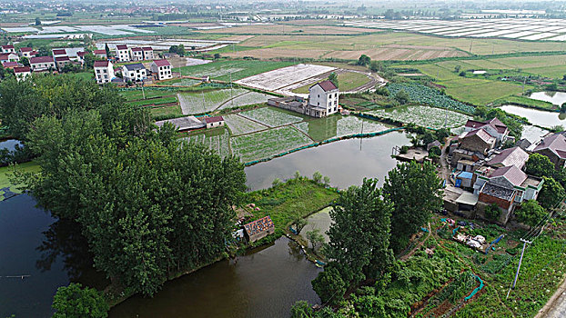 航拍雨后田园