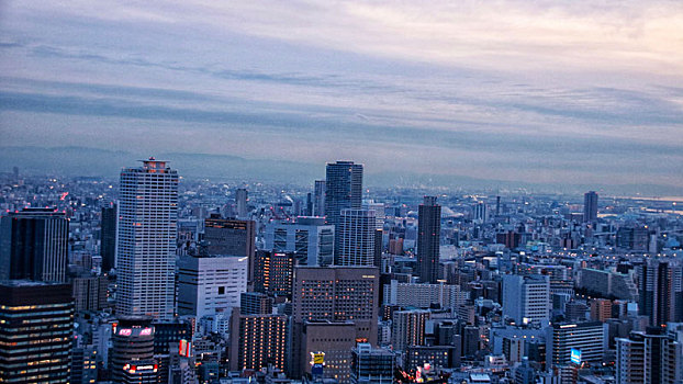 傍晚的大阪高楼