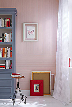 画框,地面,墙壁,图案,粉色,白色,架子