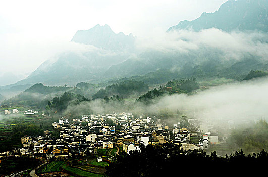 山乡春意浓