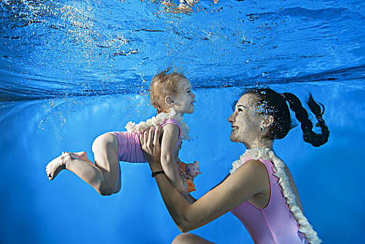 小女孩,母亲,水下,乌克兰,欧洲