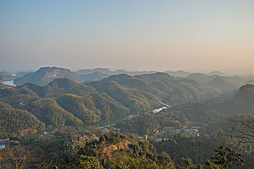 山,丹霞,河流,蓝天,黄昏,大气,田野,水电站,村庄,驴友,旅行,地质公园,丹霞地貌,绿色,灌木,树,草,水潭,素材,平面设计