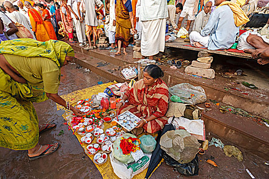 女人,买,销售,宗教,供品,瓦拉纳西,印度