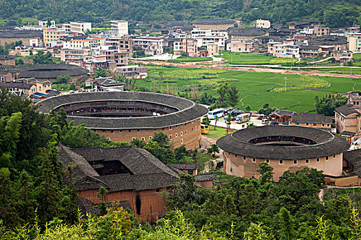 福建永定的土楼群俯视