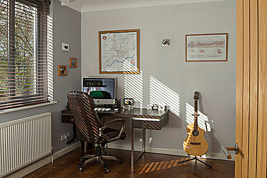 居家办公,学习,吉他,电脑显示器,按键,书桌,白色,墙壁