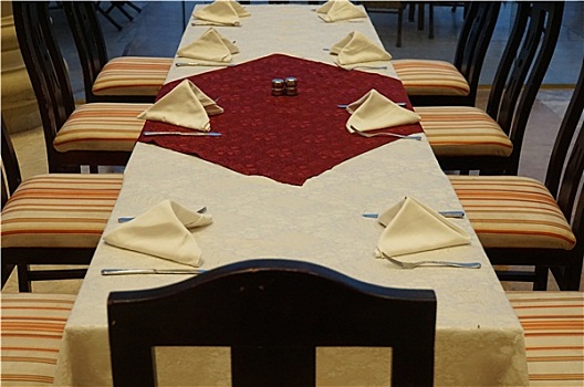 餐厅桌子