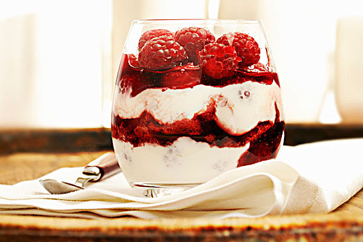 树莓,夏季水果,提拉米苏蛋糕
