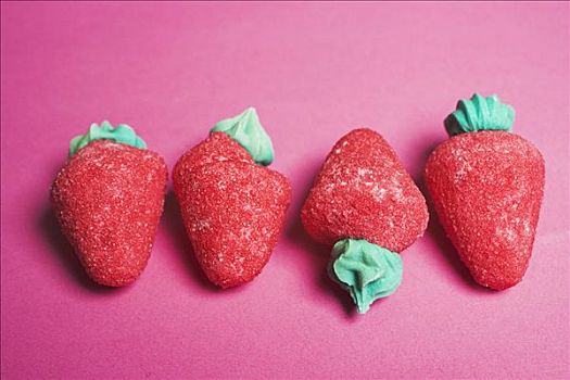 糖,草莓,红色背景