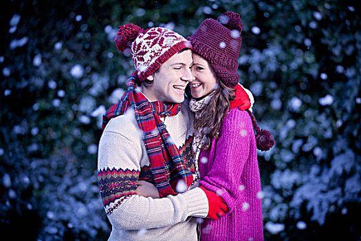 微笑,伴侣,搂抱,雪中