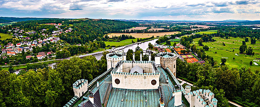 捷克,从赫卢博卡城堡俯瞰伏尔塔瓦河,vltava