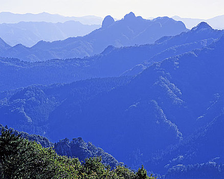 山峦,山