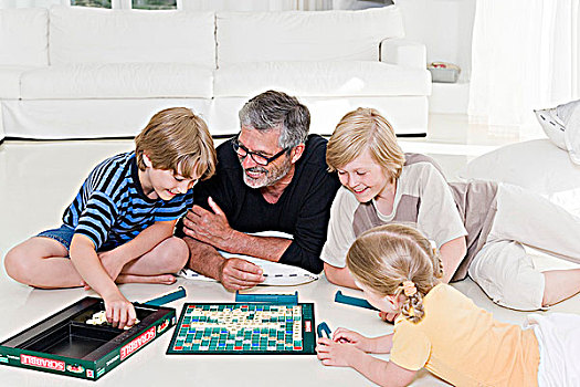 家庭,玩,拼字游戏