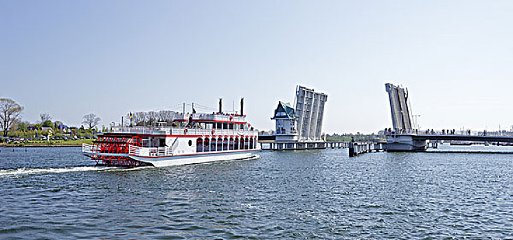 桨轮船,公主,接近,开合式吊桥,狭窄,小湾,波罗的海,石荷州,德国,欧洲