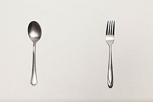 勺子,叉子,桌上