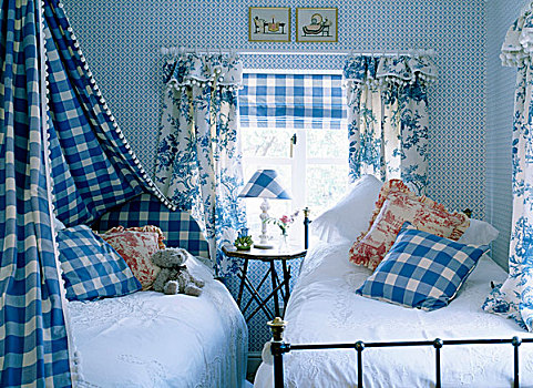 舒适,童房,蓝色,格子布,床篷,花,帘,小,泰迪熊,床
