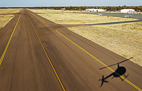 直升飞机,接近,机场,奥卡万戈三角洲,博茨瓦纳,非洲