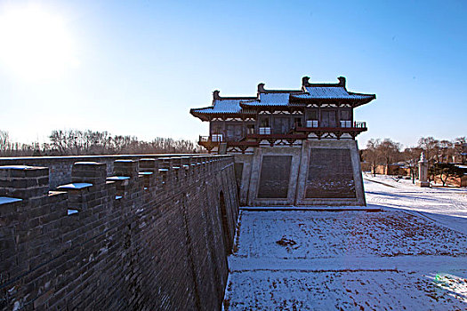 中国涿州影视城的古代建筑城墙和城门