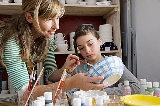 母亲,女儿,陶器,工作室