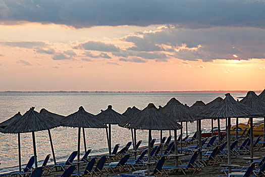 伞,沙滩椅,海滩,日落,哈尔基迪基,希腊,欧洲