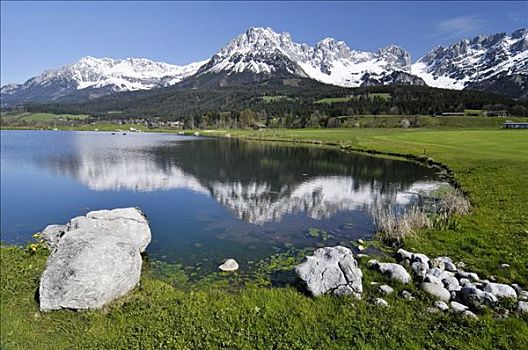 人工湖,旁侧,高尔夫球场,正面,山峦,山谷,提洛尔,奥地利,欧洲