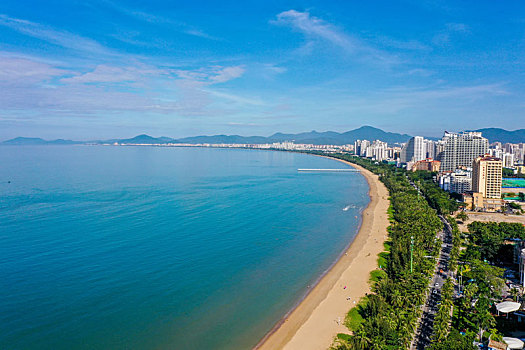 航拍海南三亚湾旅游度假区海水浴场椰林沙滩