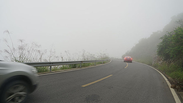 重庆酉阳,车行山道中犹在画中游