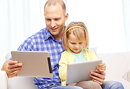 家庭,孩子,亲子,科技,互联网,概念,高兴,父亲,女儿,平板电脑,电脑,在家