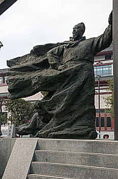 西安大雁塔南广场建造的雕塑群唐代诗人王之涣