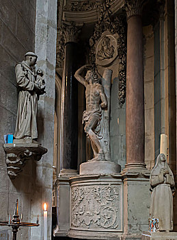 法国勒芒圣母教堂圣家庭雕塑