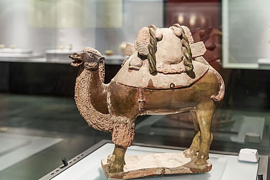 唐代绿釉载丝骆驼,河南省洛阳博物馆馆藏文物